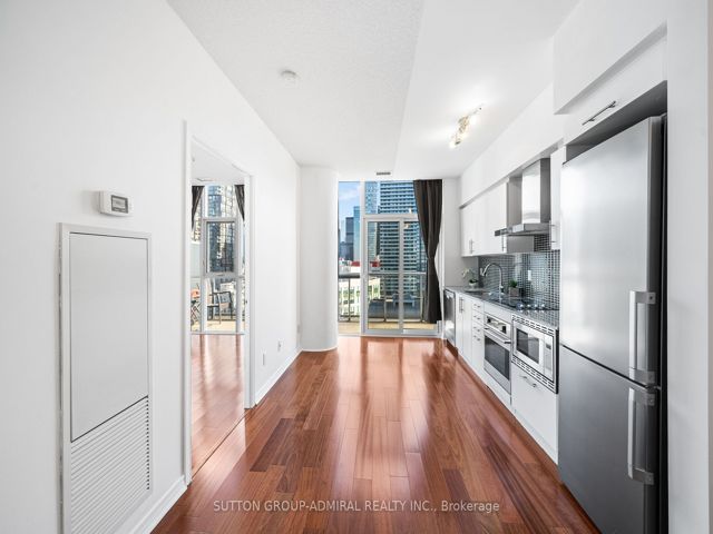 2317 - 352 Front St W