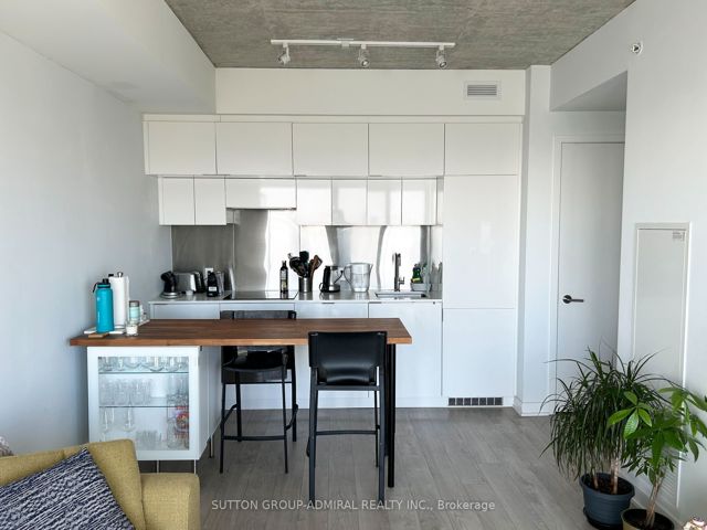 2207 - 185 Roehampton Ave