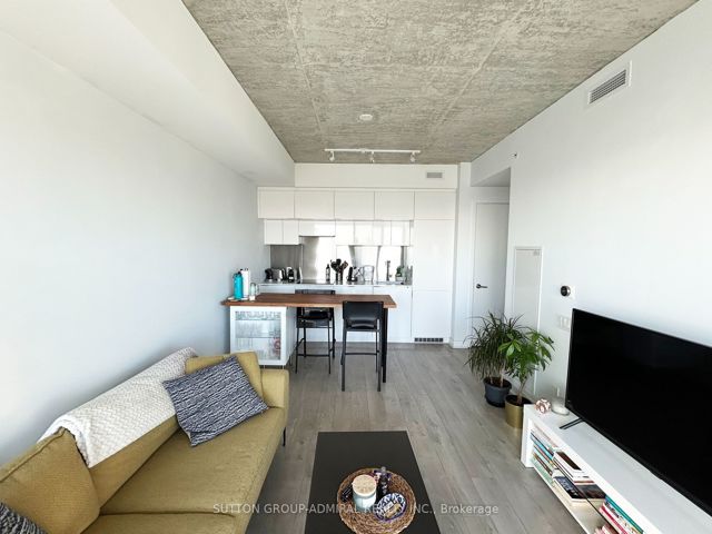 2207 - 185 Roehampton Ave