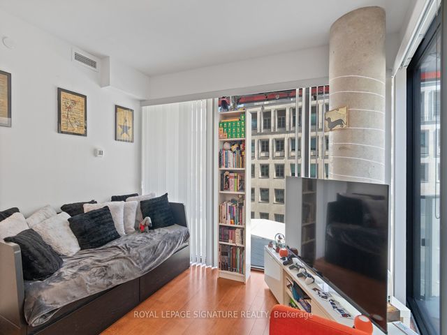 711 - 215 Queen St W