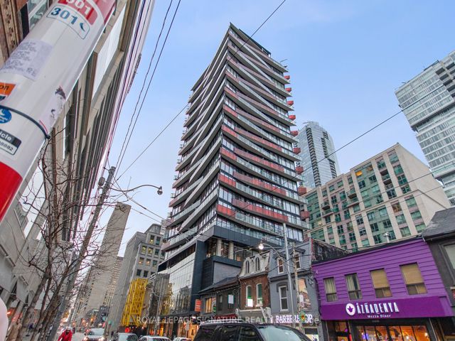 711 - 215 Queen St W