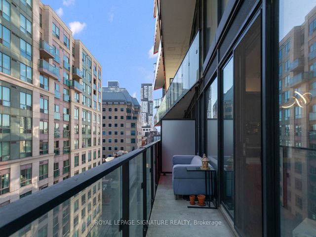 711 - 215 Queen St W