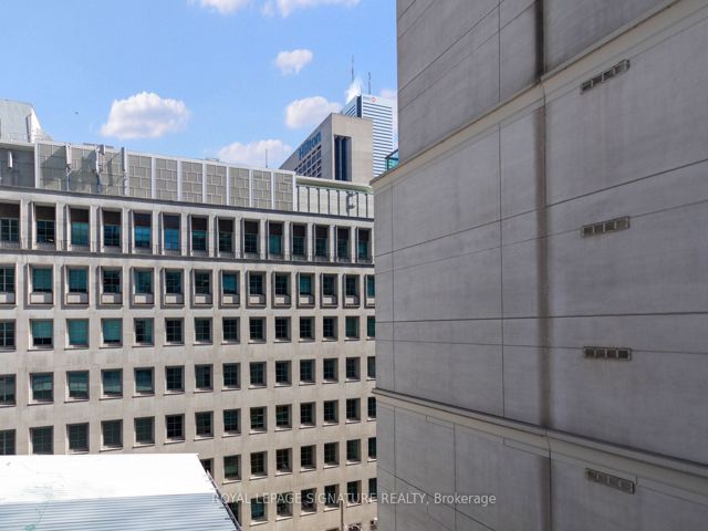 711 - 215 Queen St W