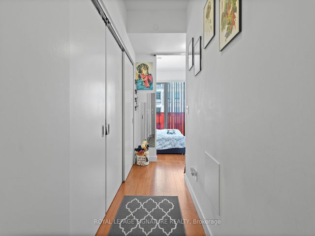 711 - 215 Queen St W