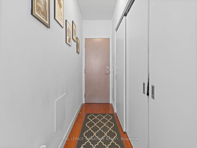 711 - 215 Queen St W