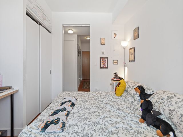711 - 215 Queen St W