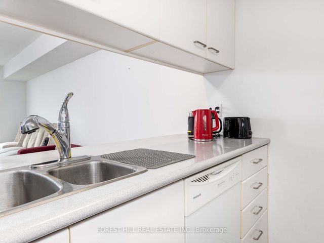 2811 - 38 Elm St