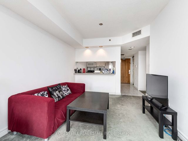 2811 - 38 Elm St