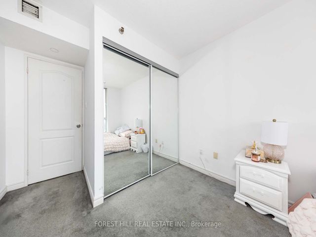2811 - 38 Elm St
