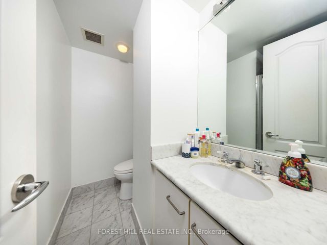 2811 - 38 Elm St