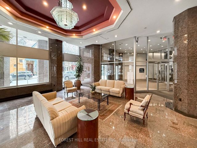 2811 - 38 Elm St