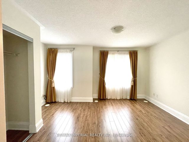 Th8 - 5 Oakburn Cres
