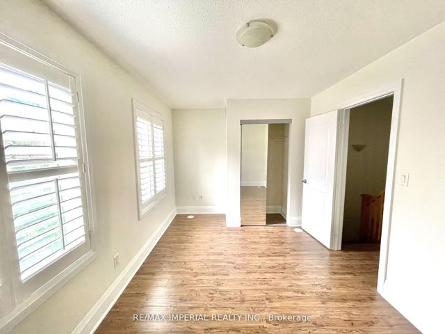Th8 - 5 Oakburn Cres