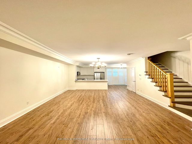 Th8 - 5 Oakburn Cres