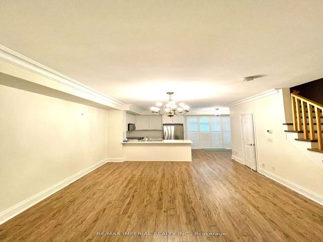 Th8 - 5 Oakburn Cres