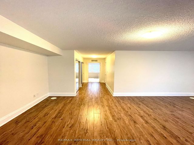 Th8 - 5 Oakburn Cres