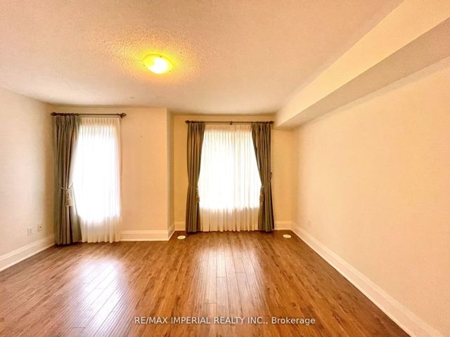 Th8 - 5 Oakburn Cres