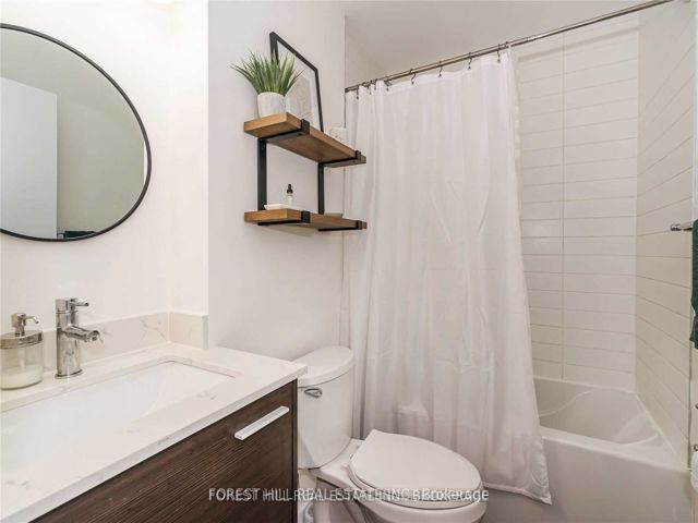 405 - 549 King St E