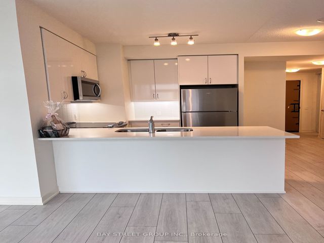 3017 - 4955 yonge St