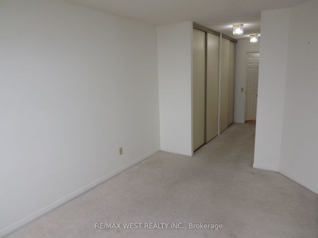 2203 - 7 Bishop Ave