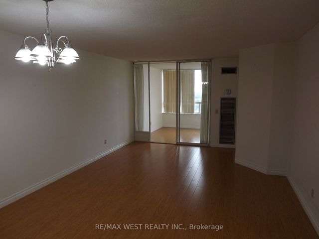 2203 - 7 Bishop Ave