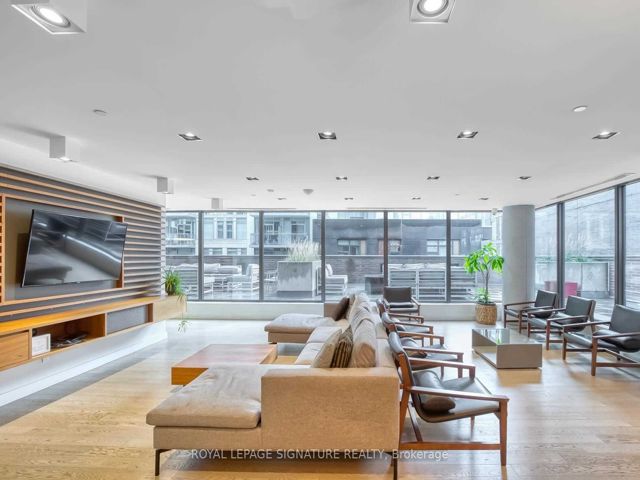 1413 - 111 Bathurst St