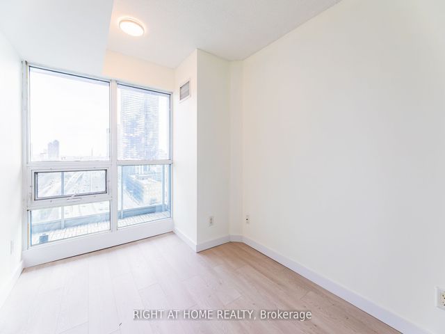 1709 - 18 Yonge St