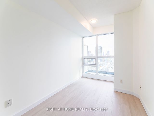 1709 - 18 Yonge St