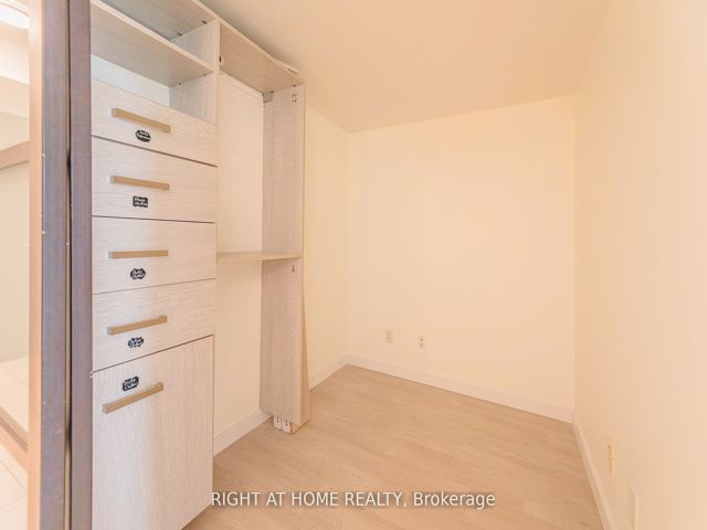 1709 - 18 Yonge St