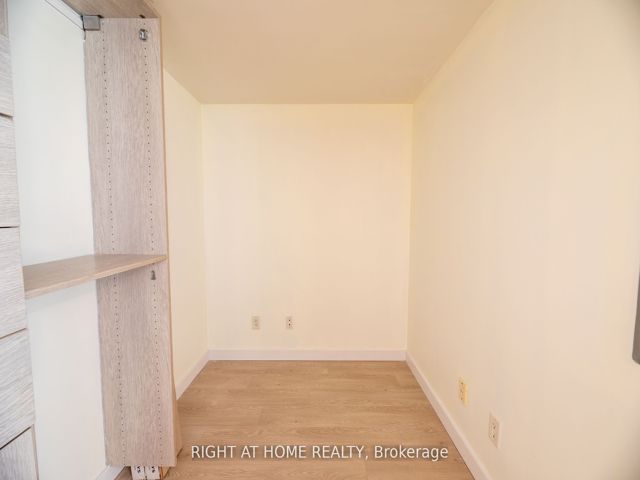 1709 - 18 Yonge St