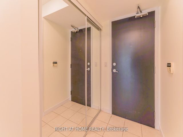 1709 - 18 Yonge St