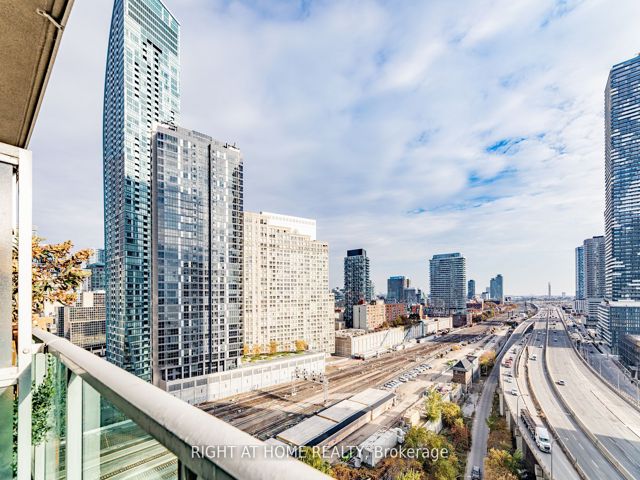 1709 - 18 Yonge St