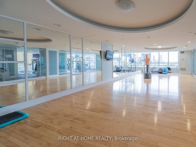 1709 - 18 Yonge St