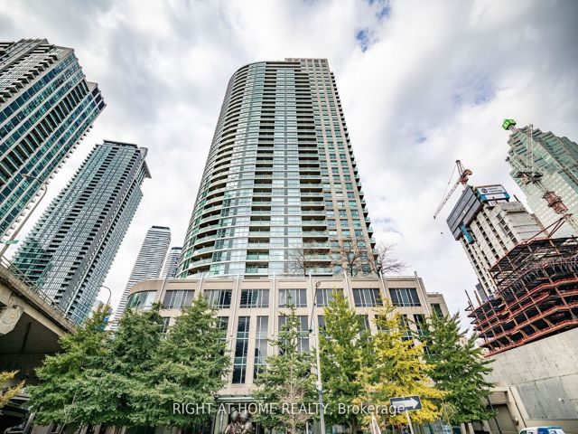 1709 - 18 Yonge St