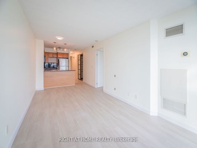 1709 - 18 Yonge St