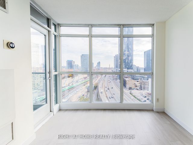 1709 - 18 Yonge St