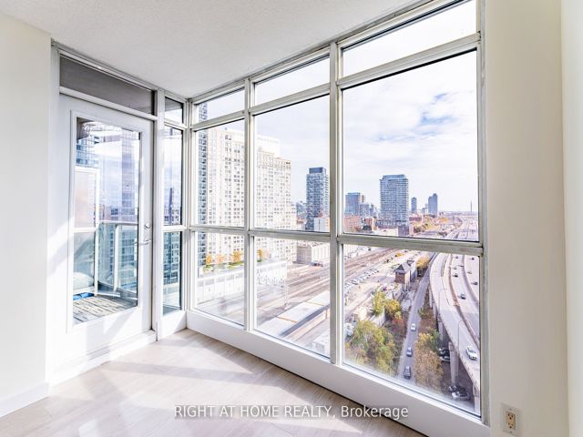 1709 - 18 Yonge St