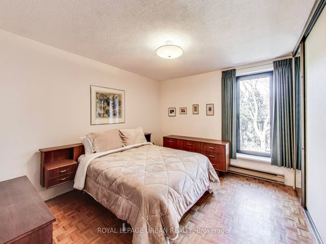 7 - 166 Sherwood Ave