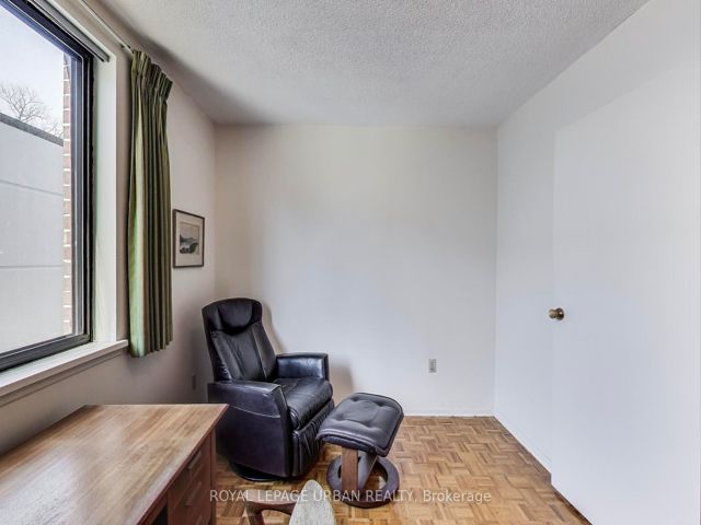 7 - 166 Sherwood Ave