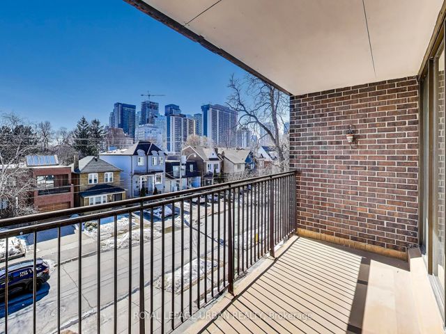 7 - 166 Sherwood Ave
