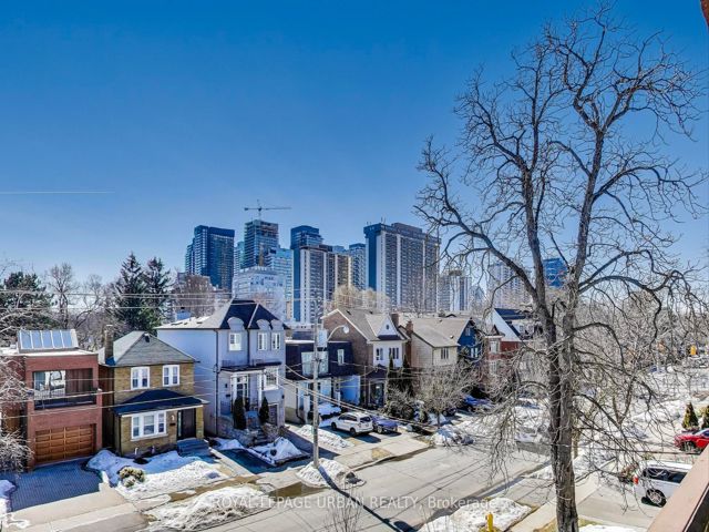 7 - 166 Sherwood Ave