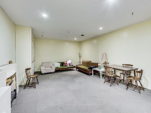 7 - 166 Sherwood Ave