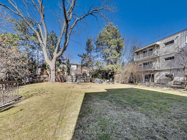 7 - 166 Sherwood Ave