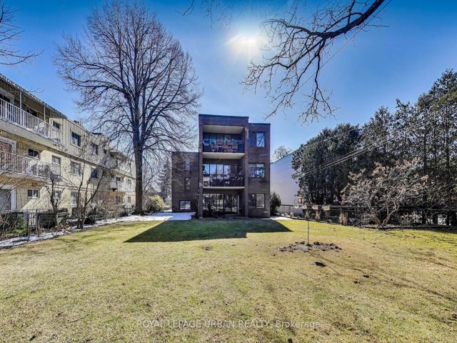 7 - 166 Sherwood Ave
