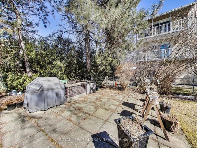 7 - 166 Sherwood Ave