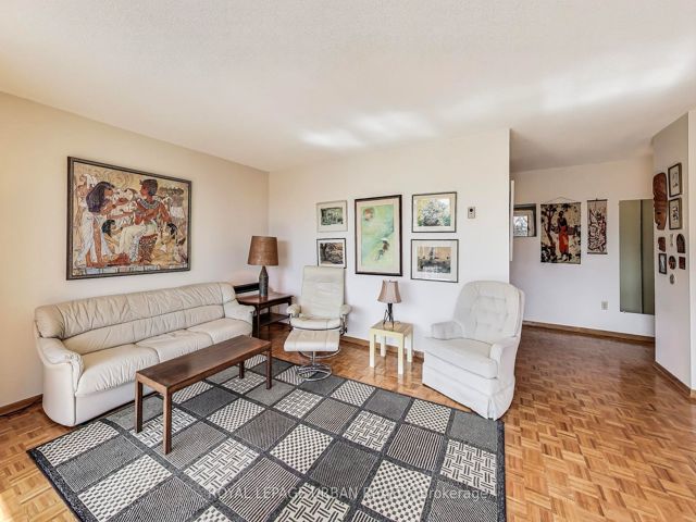 7 - 166 Sherwood Ave