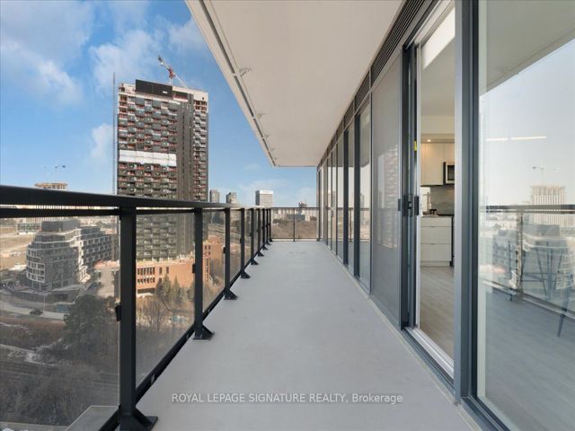 1403 - 30 Inn On The Park Dr