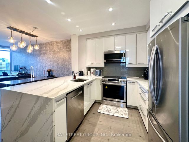 3101 - 25 Carlton St
