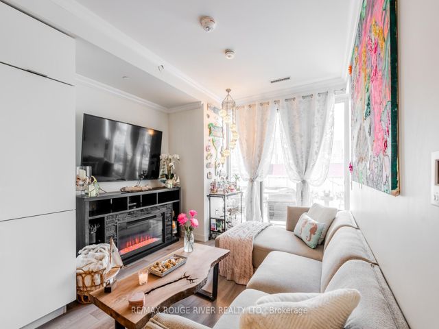 921 - 15 Queens Quay E