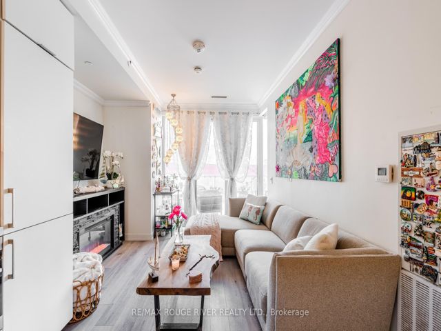 921 - 15 Queens Quay E